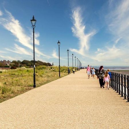 A Charming, Spacious 2 Bedroom Apartment In Lytham Lytham St Annes Extérieur photo