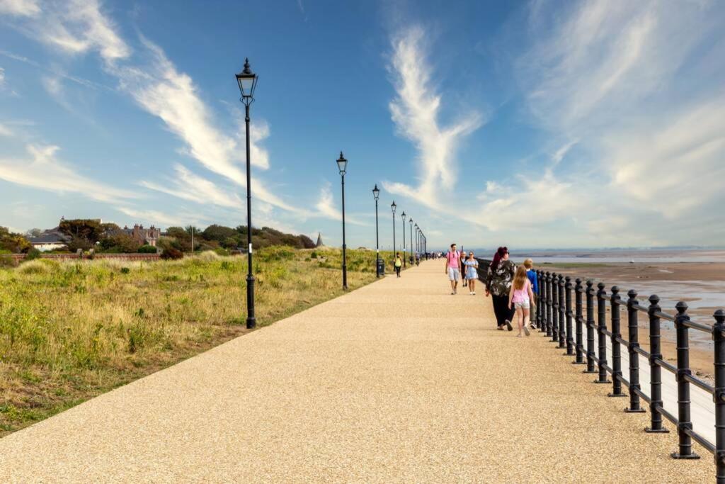 A Charming, Spacious 2 Bedroom Apartment In Lytham Lytham St Annes Extérieur photo