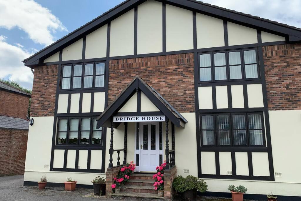 A Charming, Spacious 2 Bedroom Apartment In Lytham Lytham St Annes Extérieur photo